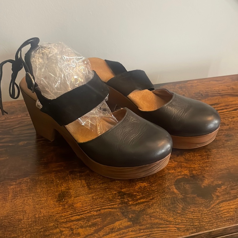 Free People Belmont leather and suede clogs. Color:Black. Size EU 40/US 9.5-10.